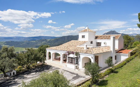 Mirando hacia el pueblo de Gaucin en la distancia